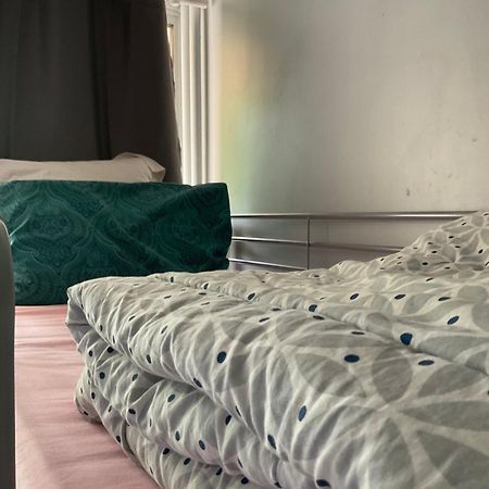 Female-Dortoir Femme -Dorm Shared Room Paris Bobigny Eksteriør billede