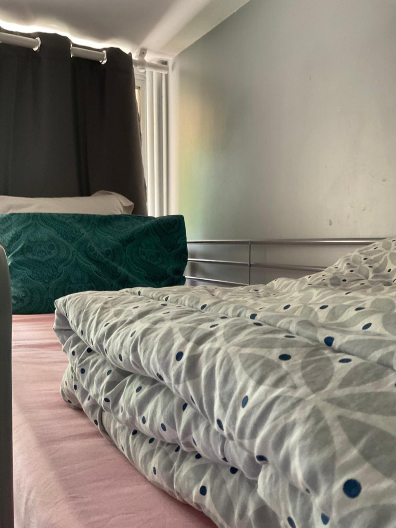 Female-Dortoir Femme -Dorm Shared Room Paris Bobigny Eksteriør billede